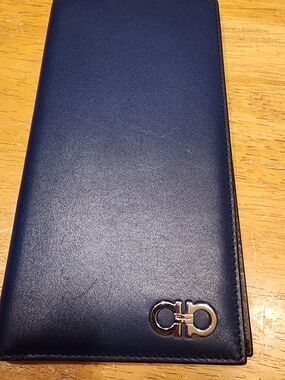 Ferragamo Revival Gancini vertical bifold wallet made of hammered calfskin leath